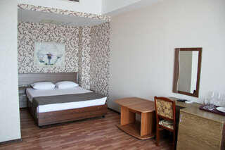 Гостиница Атлантида Анапа Полулюкс 2-х комнатный с видом на море-9