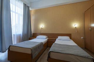 Гостиница Атлантида Анапа Четырехместный (Стандарт, 2-комнатный)-2