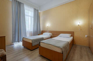 Гостиница Атлантида Анапа Четырехместный (Стандарт, 2-комнатный)-1